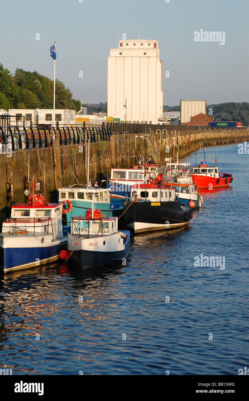 Boote vor Spillers Wharf, Newcastle Stockfoto