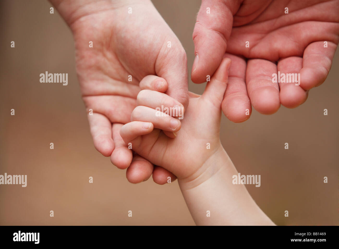 fürsorgliche Familie Hand Spange Stockfoto