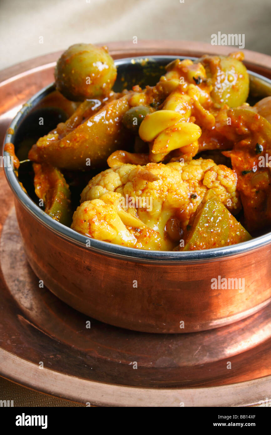 Pachranga Achar ist eine gemischte Gemüse Gurke hat fünf verschiedene Gemüse mit Gewürzen gemischt. Stockfoto