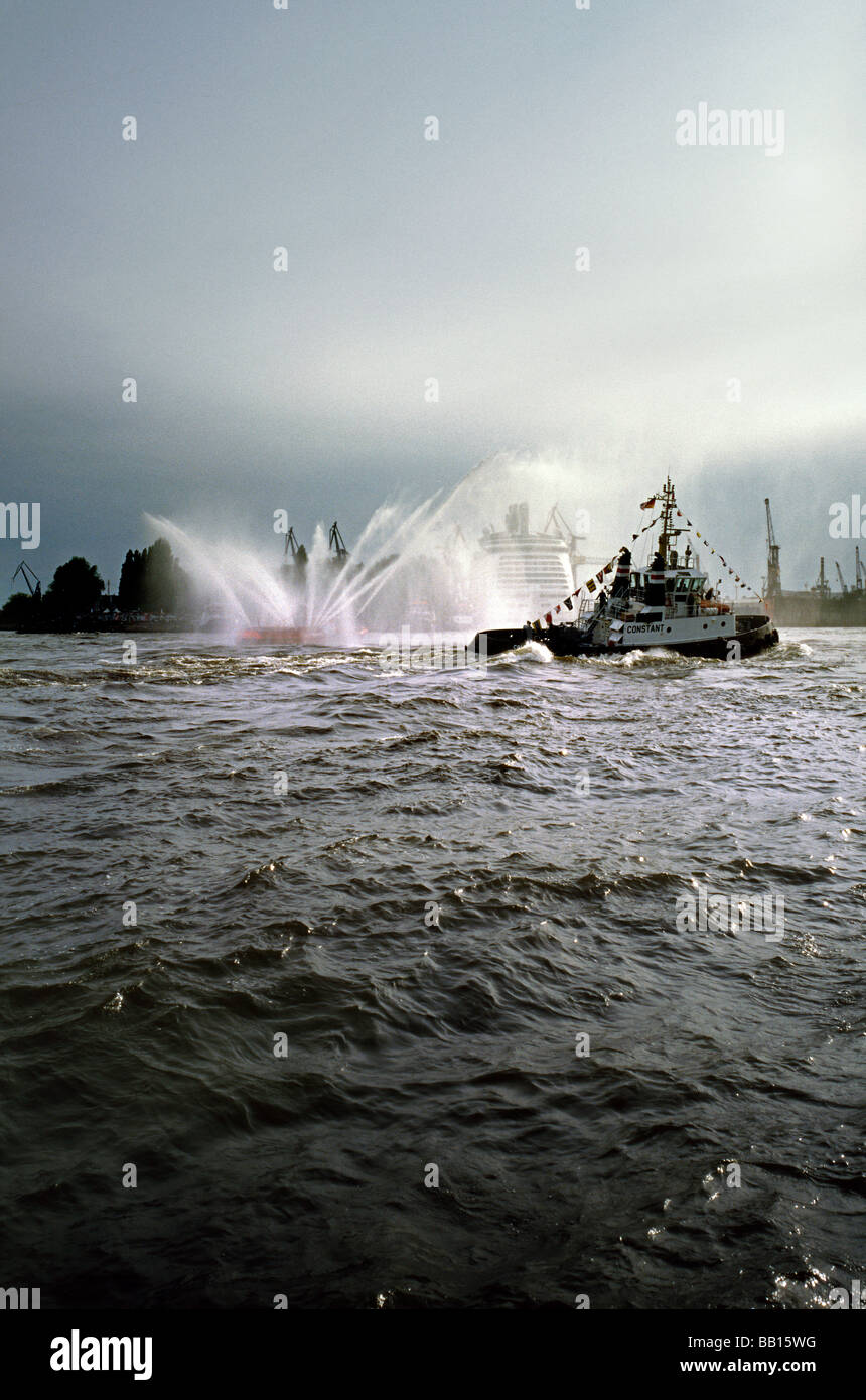 9. Mai 2009 - die traditionellen Ballett der Schlepper (Schlepperballett) während der 820th Hafengeburtstag im Hamburger Hafen. Stockfoto
