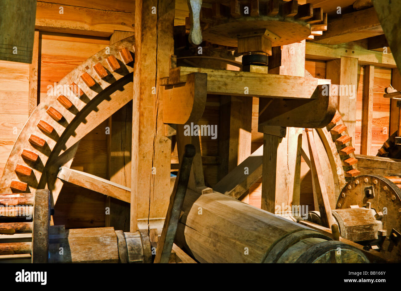 Die hölzerne Gänge des historischen George Washington Grist Mill, um 1800. Stockfoto