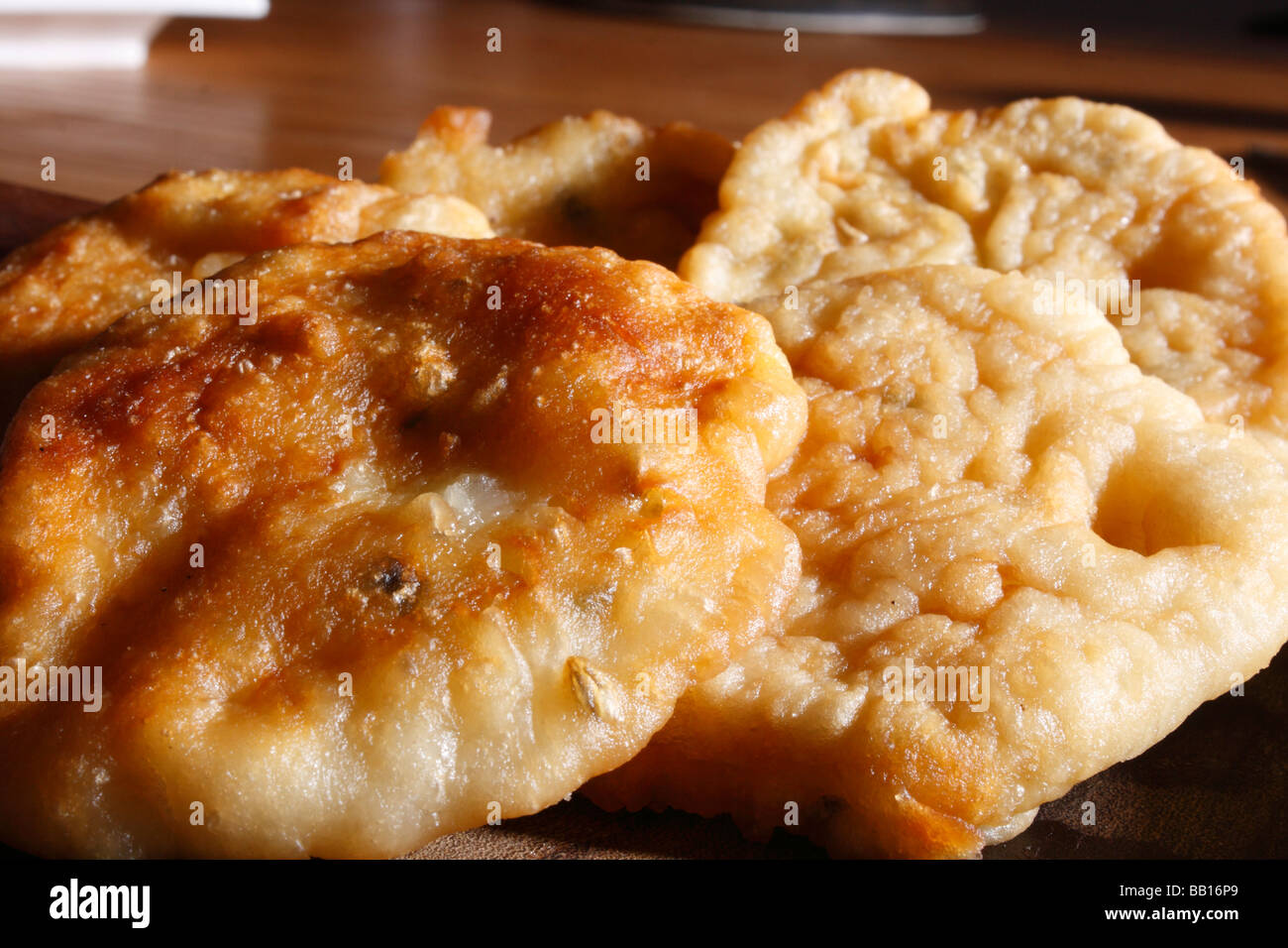 Malpua sind Krapfen oder Pfannkuchen serviert als Dessert oder einen Snack auf dem indischen Subkontinent. Stockfoto