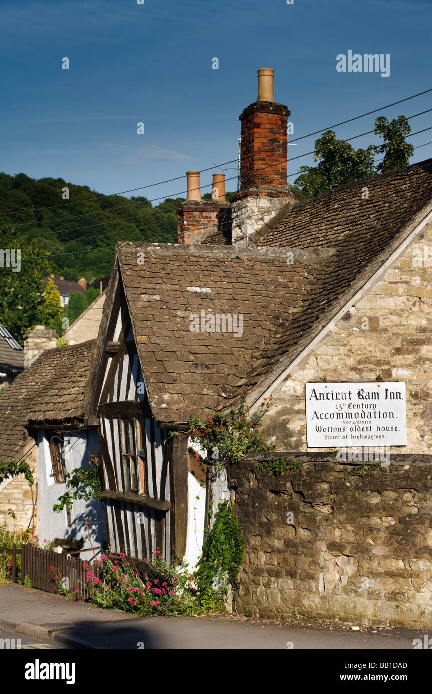 Das haunted Ram Inn Wotton unter Rand, eines der gruseligste Gebäude in England. Stockfoto