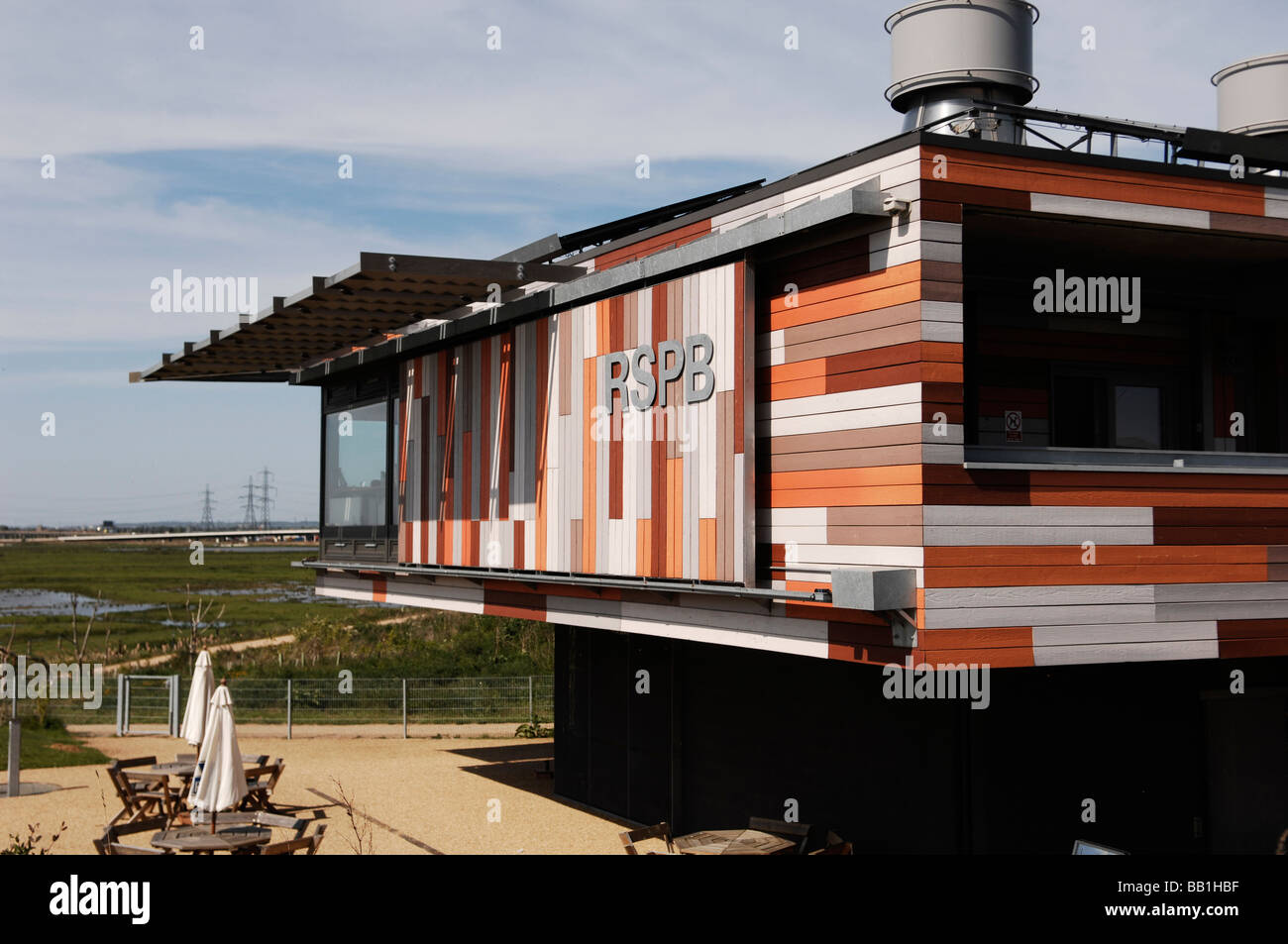 Das einzigartige Besucherzentrum an der RSPB Natur Reserve an Rainham Marshes in Essex UK Stockfoto