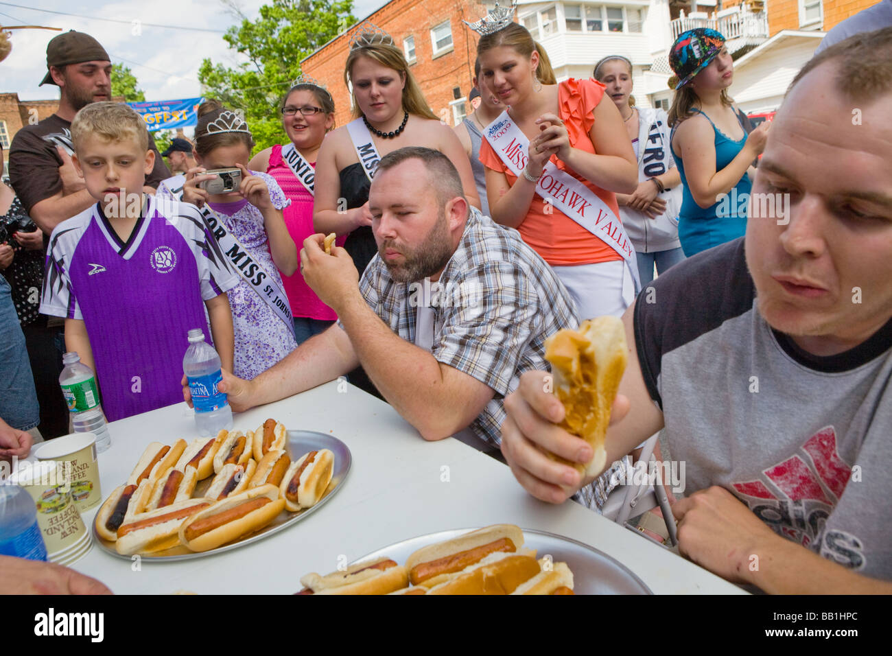 Hot Dog Essen Wettbewerb St. Johnsville SpringFest New York State