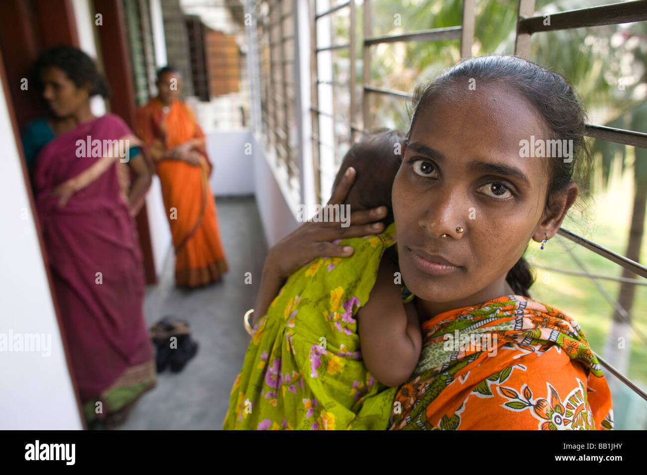 Sozialarbeiter im Safe House für bedürftige Frauen & ihre Kinder, Dhaki, Bangladesch. Stockfoto