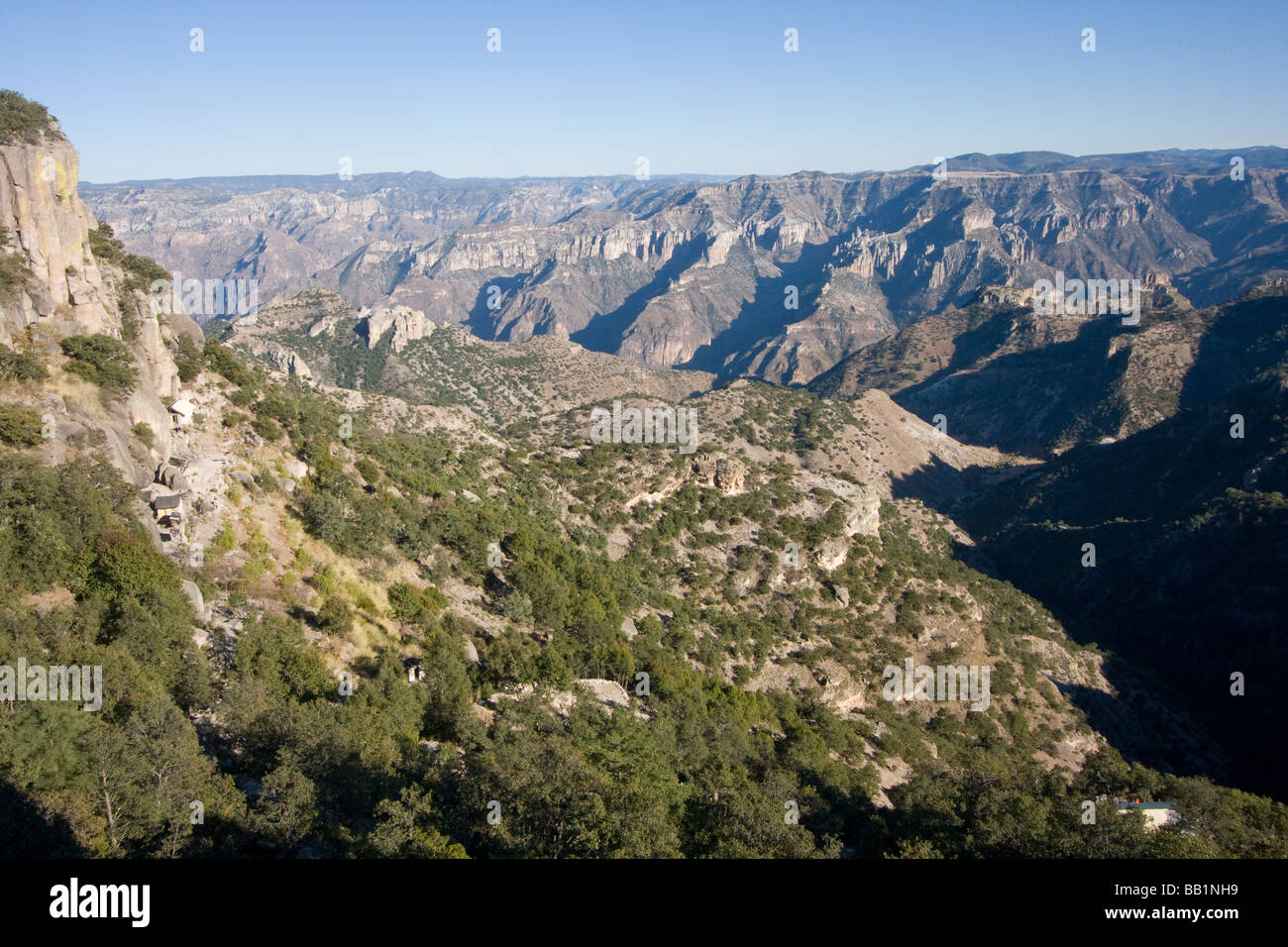 Blick auf Copper Canyon vom Balkon des Hotel Posada Barrancas Hotels in der Nähe von Divisadero Mexiko Stockfoto