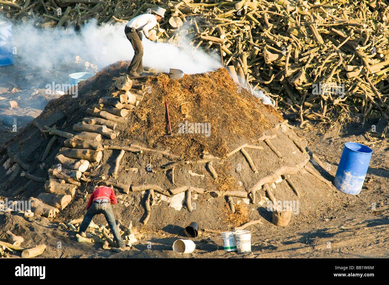 Israel Westjordanland Palästina Samaria Dotan Tal Holzkohle Produktionsstandort Stockfoto