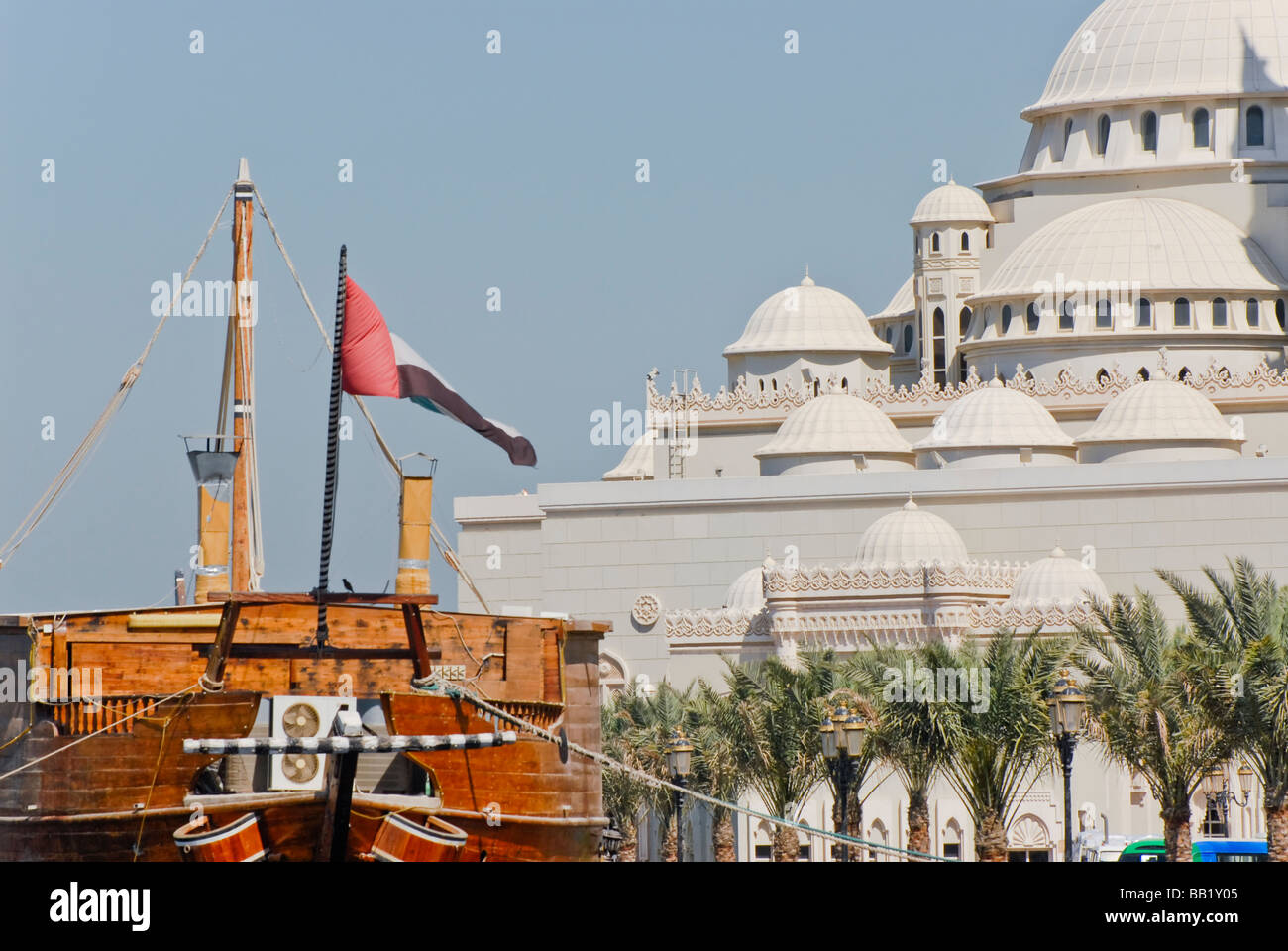 Buhaira Corniche Promenade zum Al Noor Mosque, Sharjah, Vereinigte Arabische Emirate Stockfoto