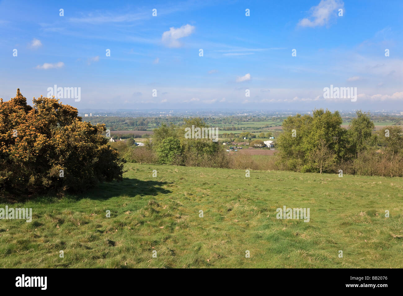 Barr Beacon Landschaftspark mit Blick in Richtung Walsall Wolverhampton und Cannock Birmingham UK Stockfoto