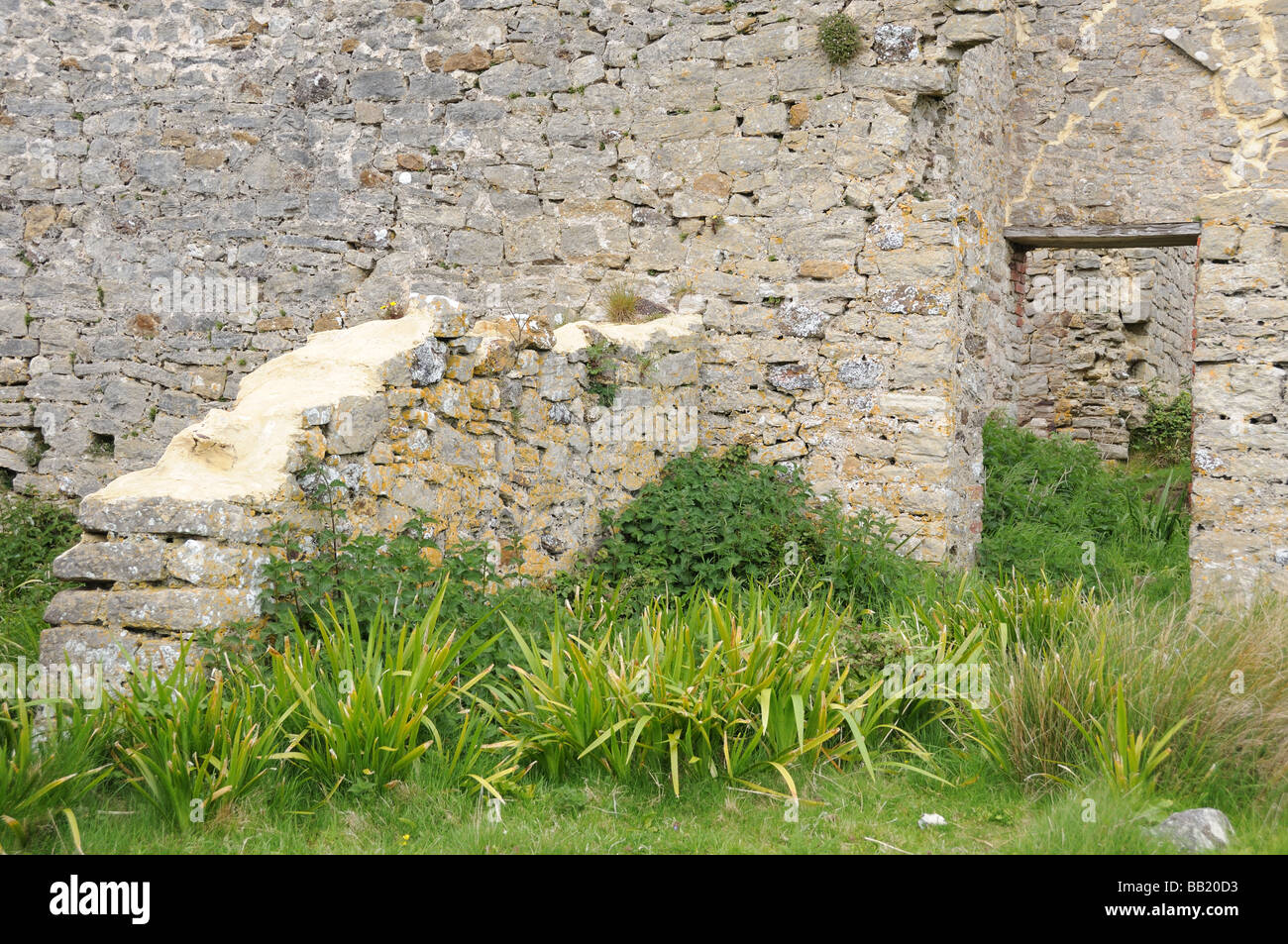 Eingang im zerstörten Haus Stockfoto