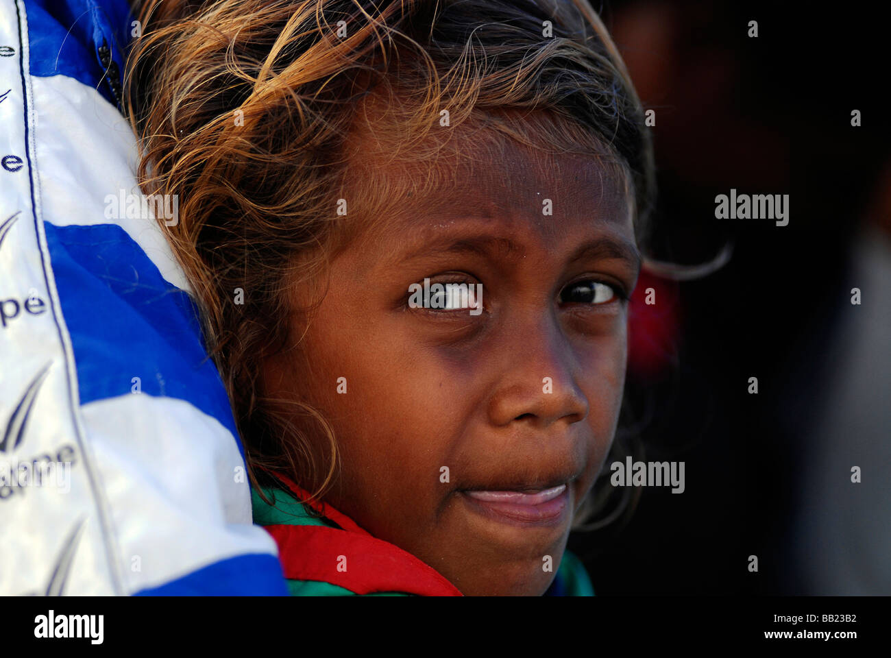 SALOMON-INSELN. Porträt eines Mädchens melanesischen mit lange gerade  schwarze & blonden Haare zurück Stockfotografie - Alamy
