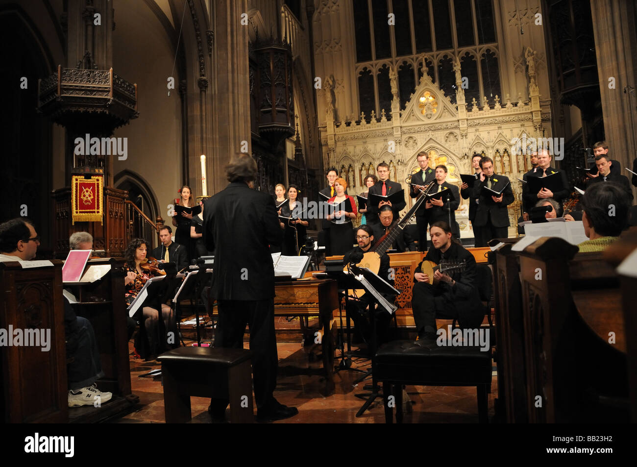 Trinity Choir und Rebel Baroque Orchestra ein Konzert in der Trinity Church, die an der Wall Street in Manhattan. Stockfoto