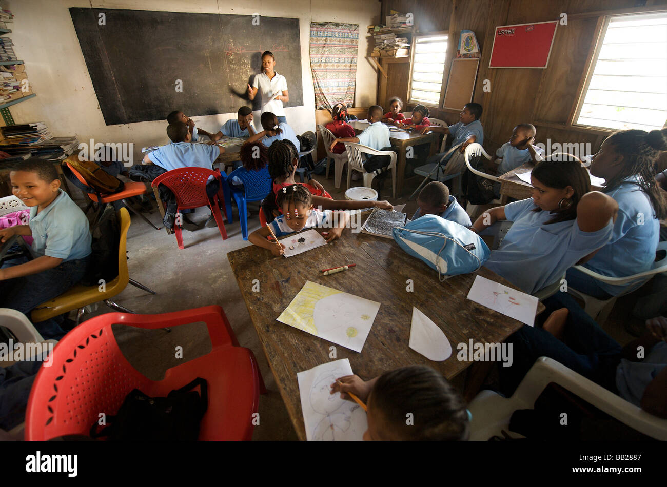 Sint Maarten Philipsburg versteckt eine Schule für Kinder von illegalen Einwanderern in einer schmutzigen Gasse Stockfoto
