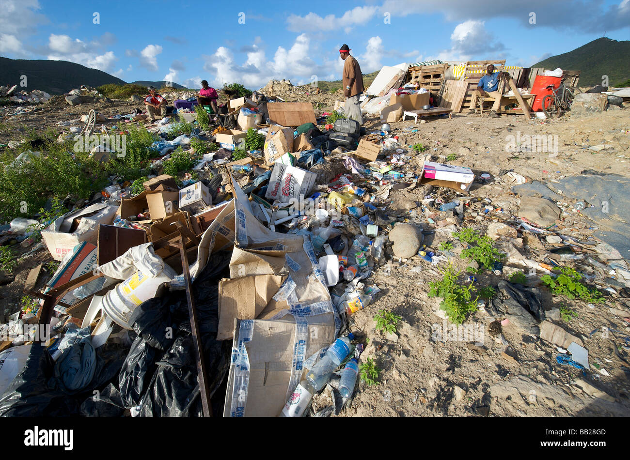 Sint Maarten der großen Salz Teich Deponie dient als eine Müllhalde, die Menschen hier leben Stockfoto