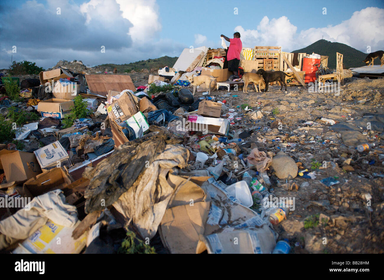 Sint Maarten der großen Salz Teich Deponie dient als eine Müllhalde, die Menschen hier leben Stockfoto