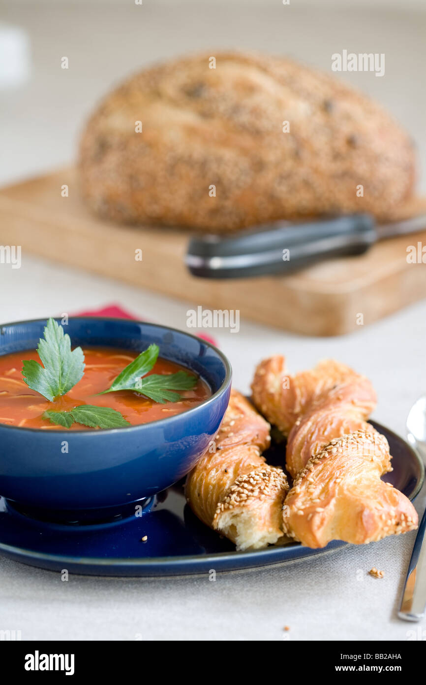 Leckere Tomatensuppe mit einem Abschied von Sellerie und Brot ...