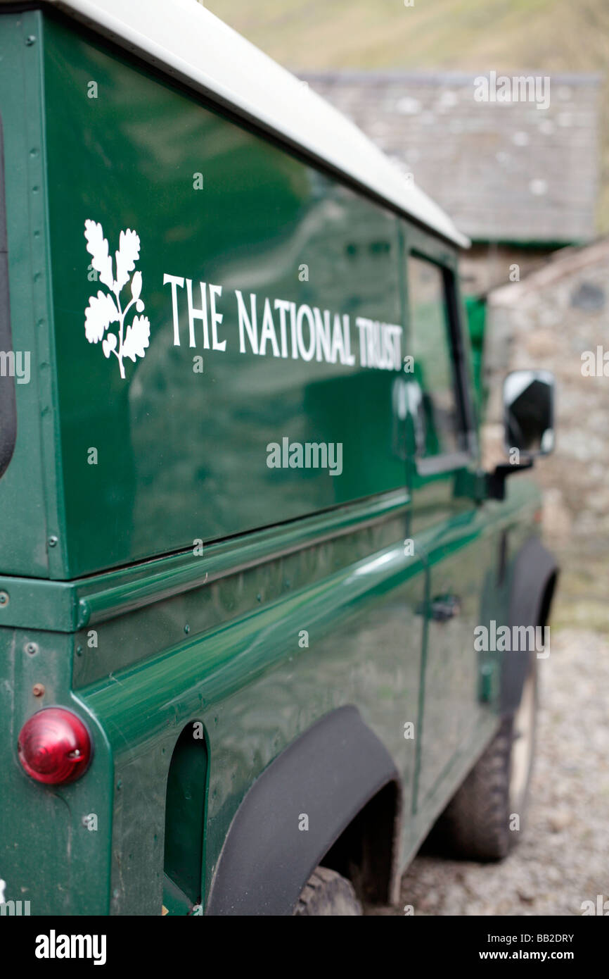 National Trust-Logo auf einem Landrover, Lake District UK. Stockfoto