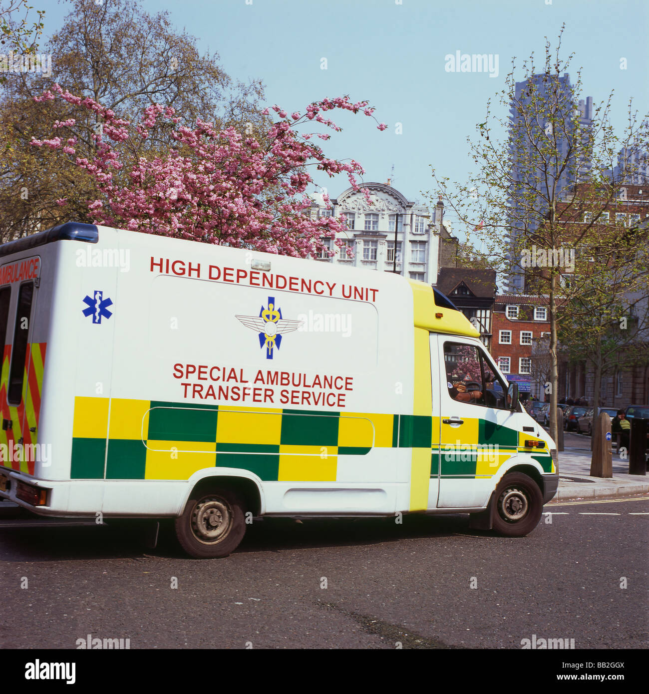 White ambulance Fotos und Bildmaterial in hoher Auflösung Alamy