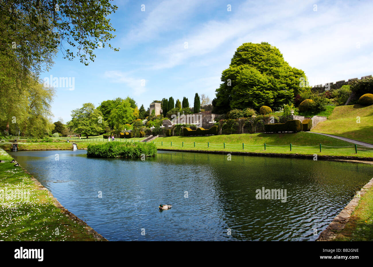 Beeindruckende Gelände und Seen des St Fagans Schlosses in St Fagans open Air nationales Geschichte Museum of Welsh Life in der Nähe von Cardiff Wales UK Stockfoto