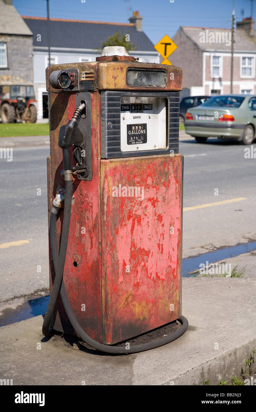 Alte Benzin-Pumpe in Ballyragget Irland Stockfoto