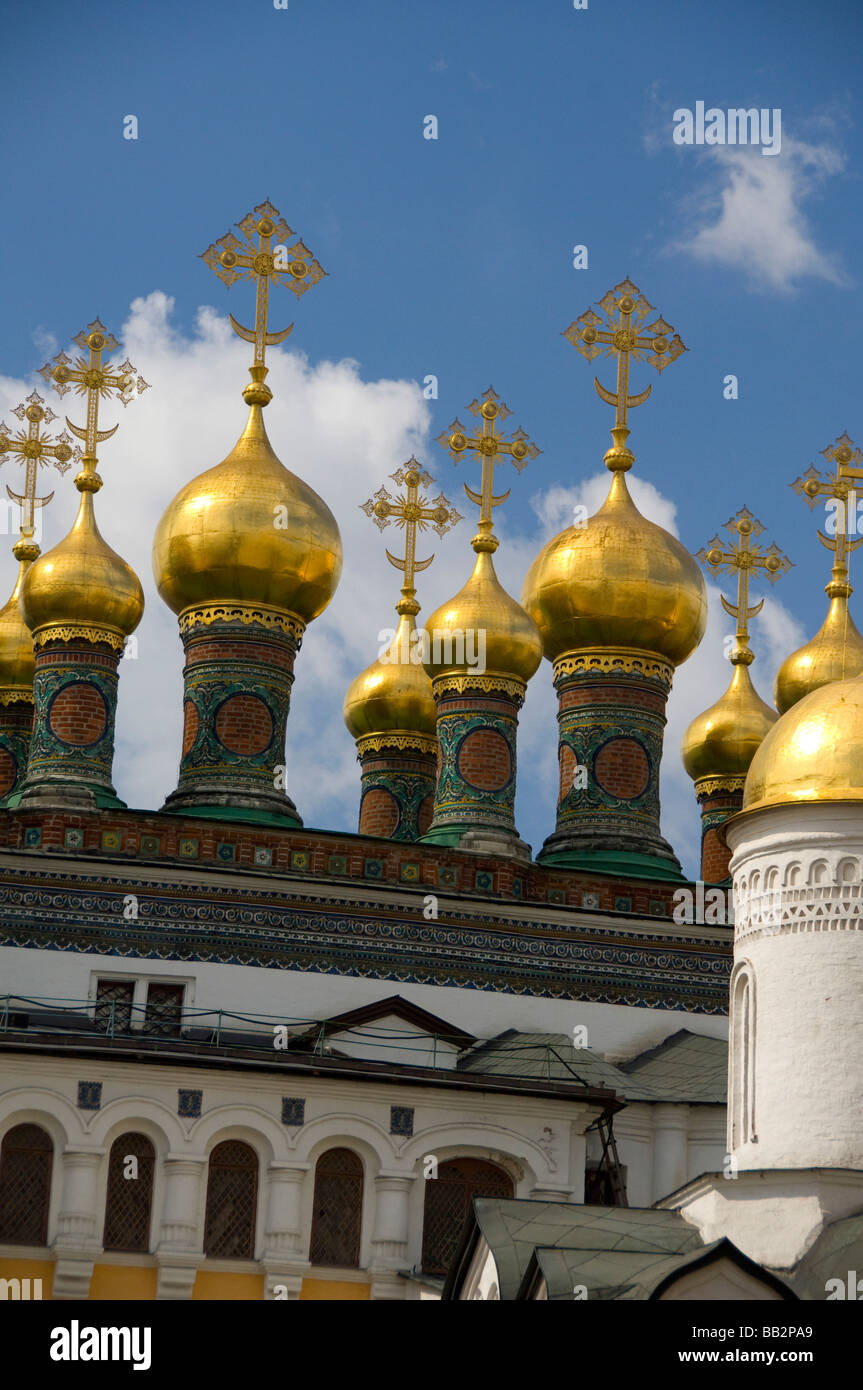 Russland, Moskau, Kreml. Terem-Palast, top vergoldeten Kuppeln der Zarin Goldene Kammer. (RF) Stockfoto