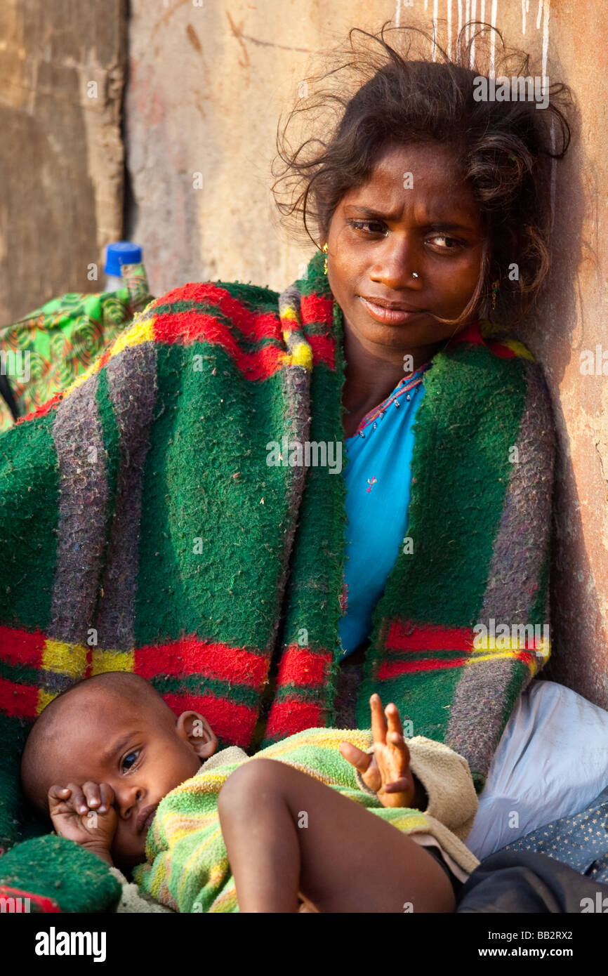 Heimatlose Mutter und Baby in Alt-Delhi Indien Stockfoto