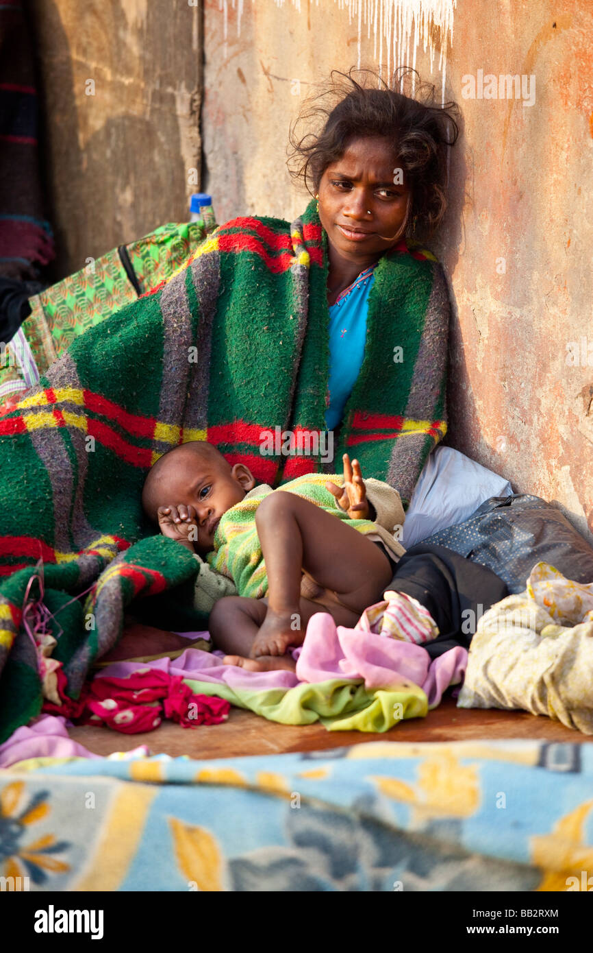 Heimatlose Mutter und Baby in Alt-Delhi Indien Stockfoto