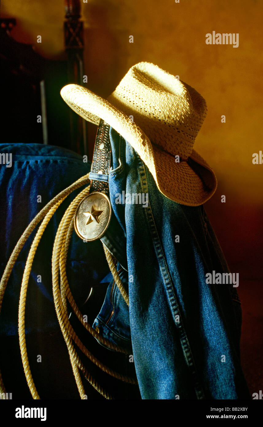 Westliche Kleidung, Stilleben Porträt mit Cowgirl im amerikanischen Südwesten. Stockfoto