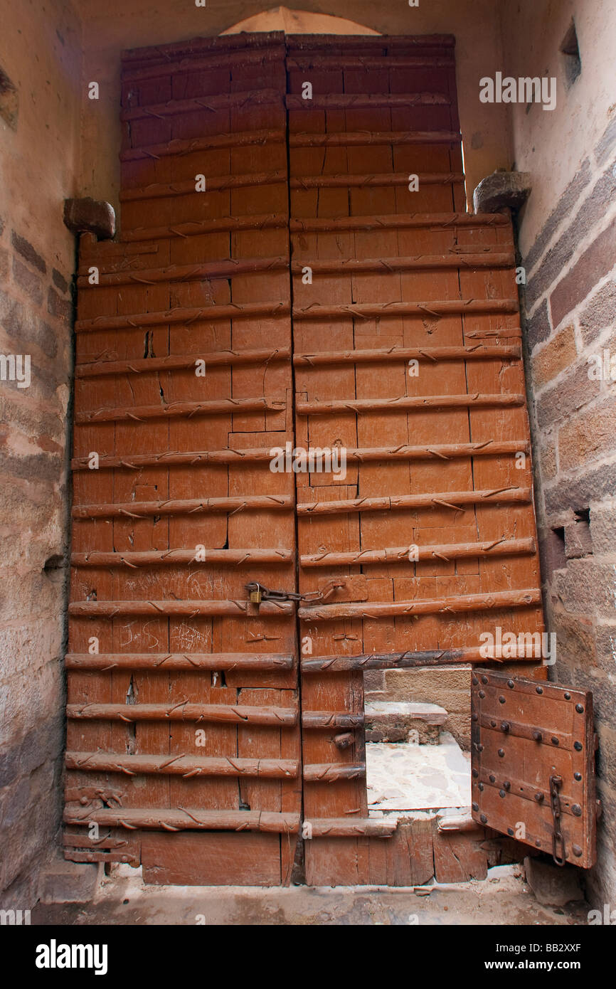 Eine alte Tür des Ranthambhore Festung, Rajasthan Indien. Stockfoto