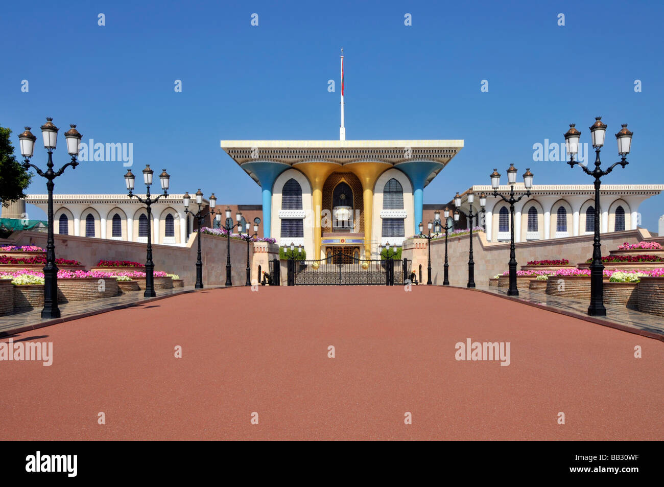 Muscat Oman die opulenten Al Alam Sultans-Palast und Ansatz-Straße Stockfoto