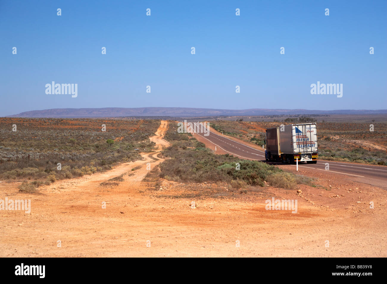 Eyre Highway in South Australia Überschrift nach Perth in Westaustralien Stockfoto