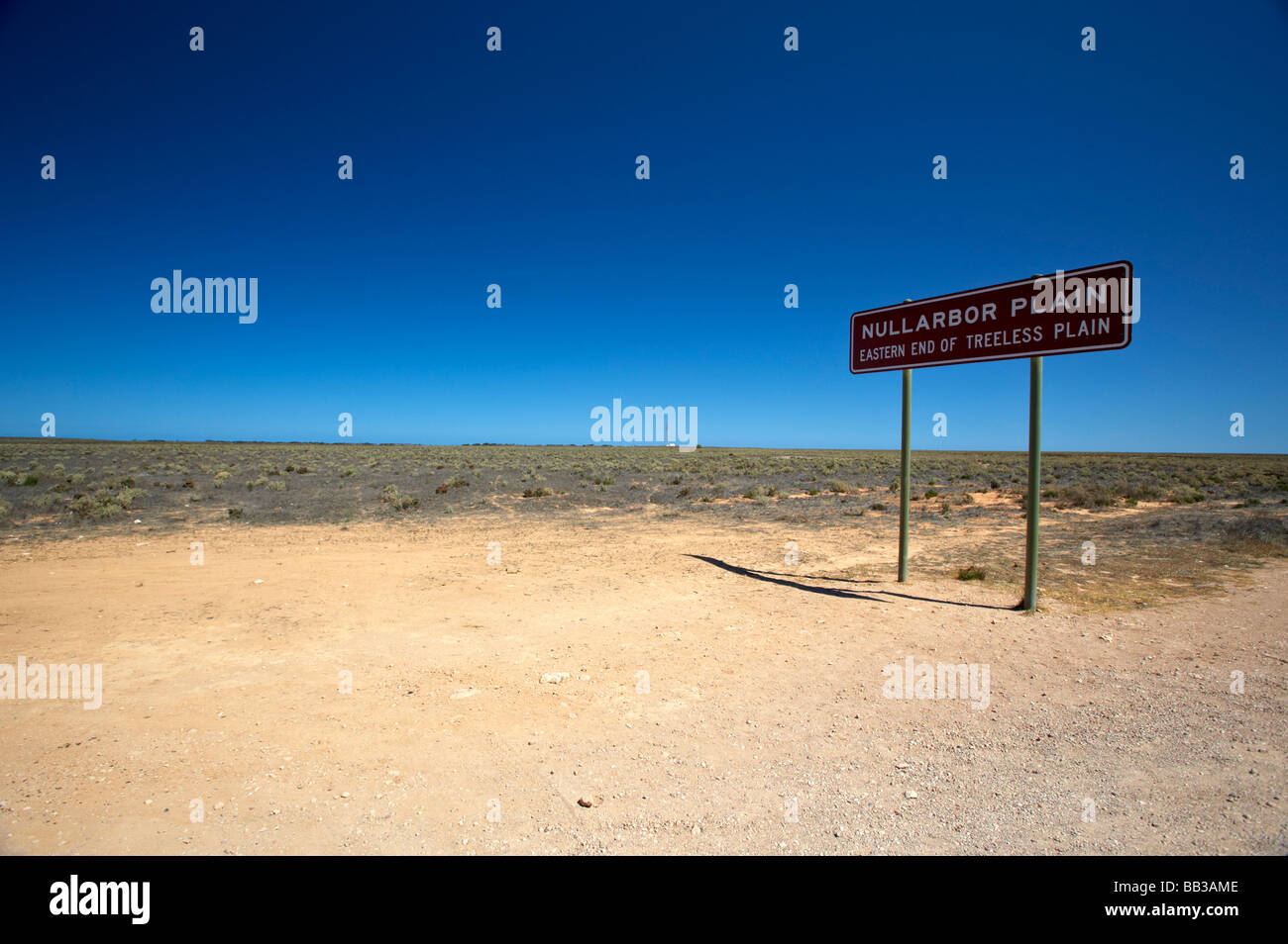 Schild am Anfang der Nullarbor Plain in South Australia Stockfoto