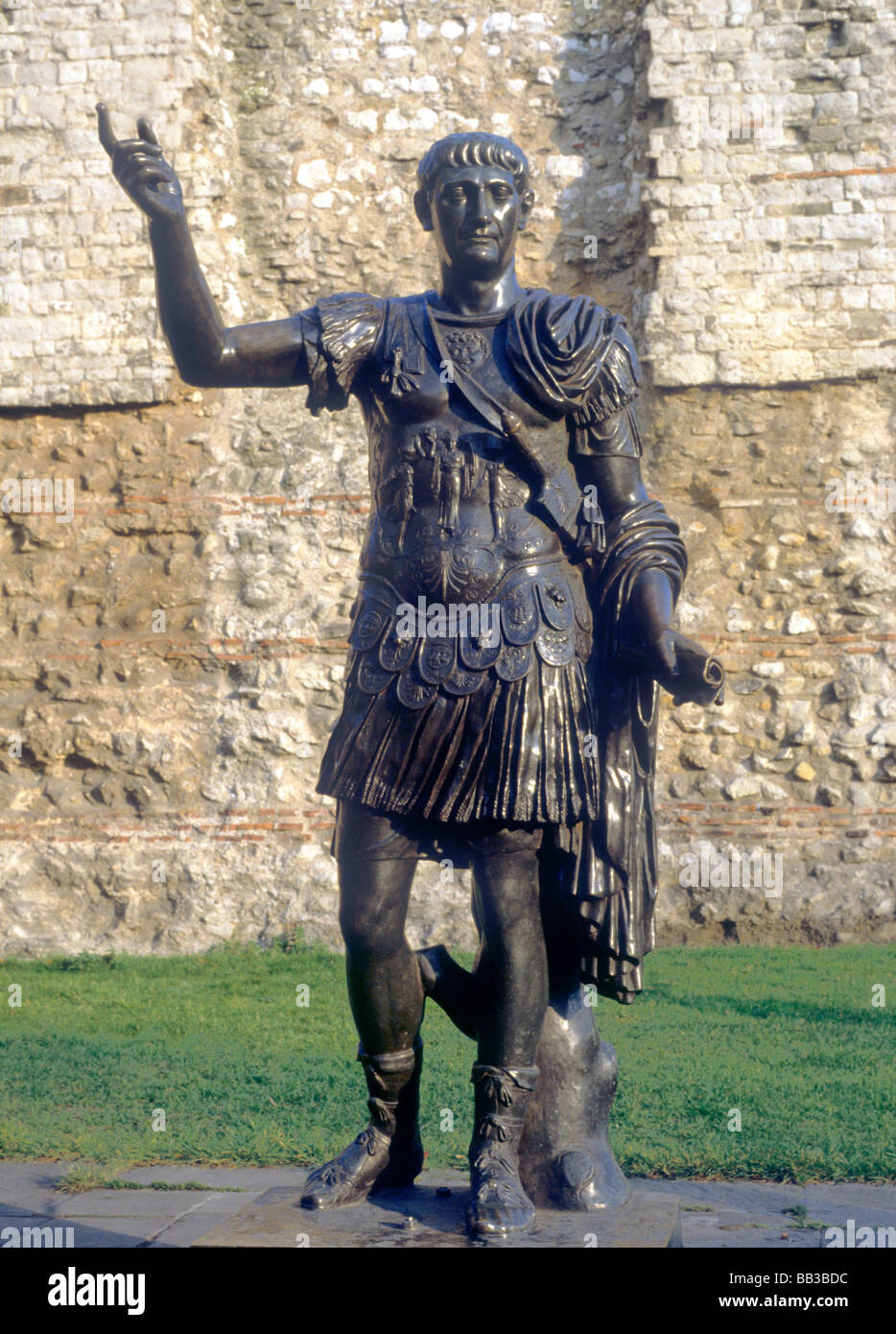 Statue des römischen Kaisers Trajan Tower Hill City London England UK Kaiser Stockfoto