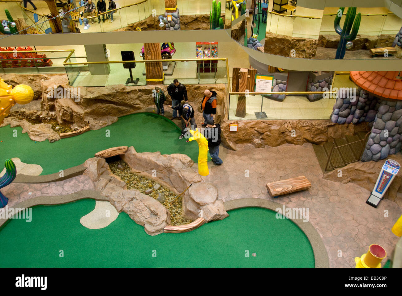 Kanada, Alberta, Edmonton. West Edmonton Mall. 2. Kanadas meistbesuchte Reiseziel erlesenen nur von Niagara Falls. Stockfoto