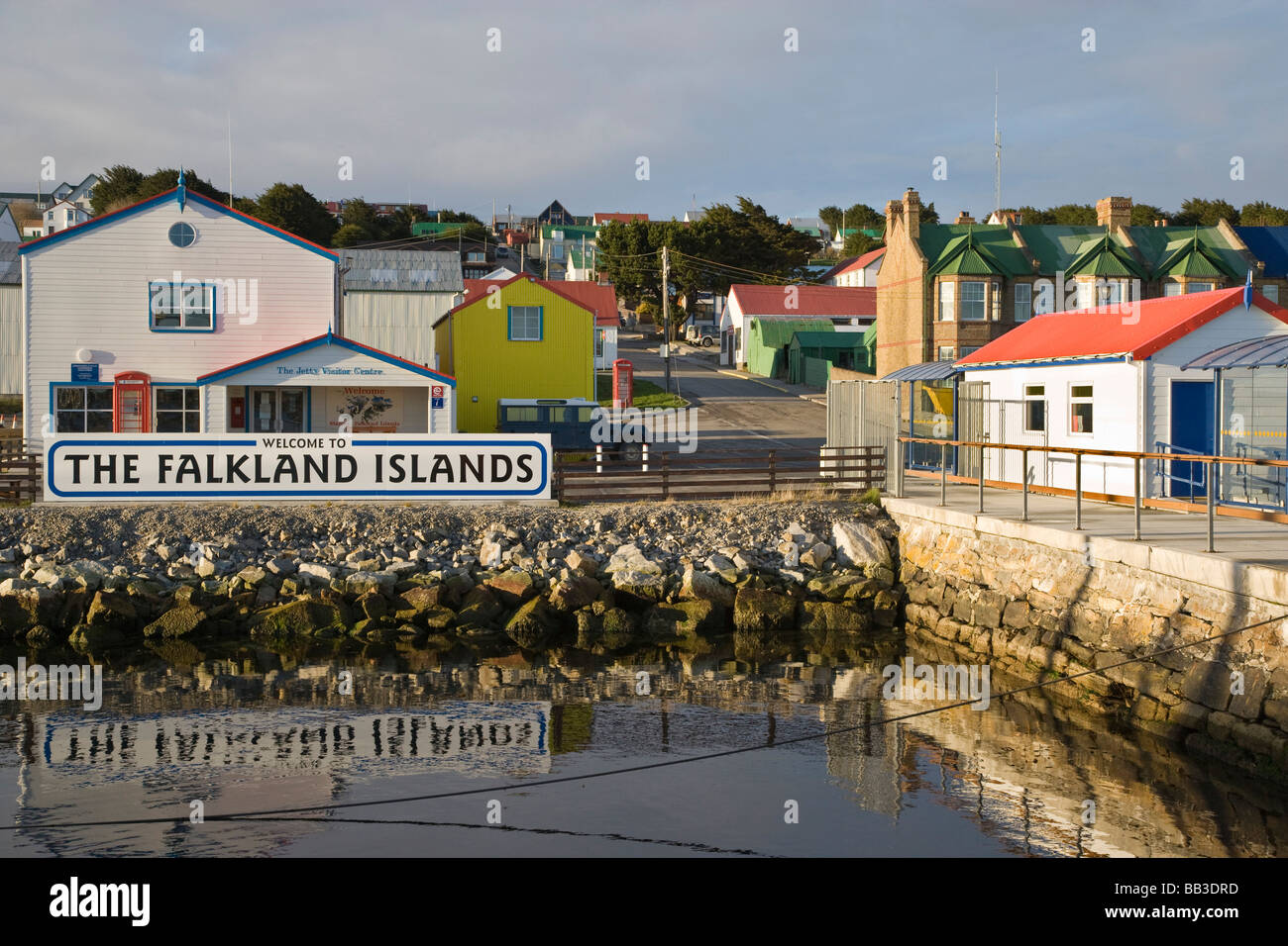 UK, Falkland-Inseln, Stanley. Willkommensschild begrüßt Besucher. Stockfoto