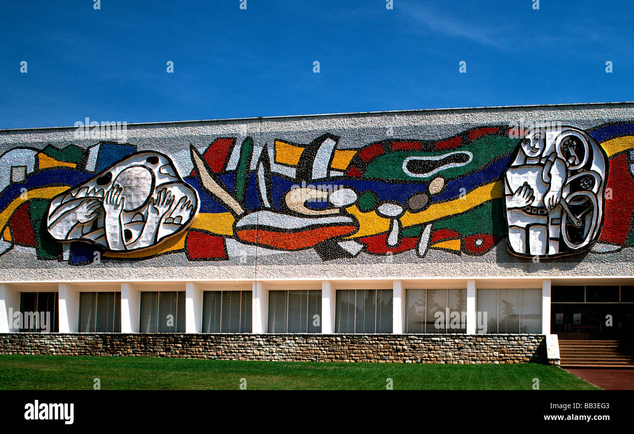 Nationales Museum der Kunst Fernand Léger Biot Süden Frankreich EU FR FRA  Frankreich Provence Alpes Côte d Azur Alpes Maritimes Biot Stockfotografie  - Alamy