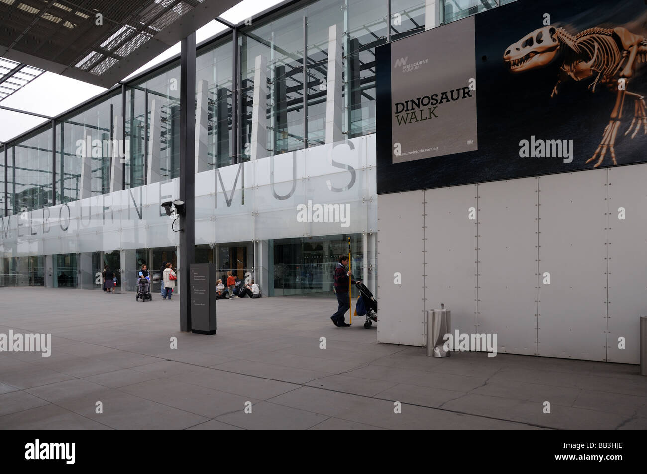 Äußere Haupteingang zum Melbourne Museum Australien This ist ein modernes Gebäude mit einer Ausstellung von Dinosaurier Stockfoto