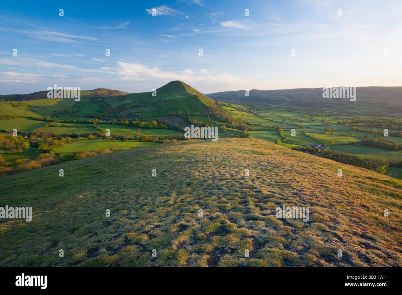 Blick von der Lawley in Richtung Caer Caradoc Hill und die lange Mynd Shropshire England UK Stockfoto