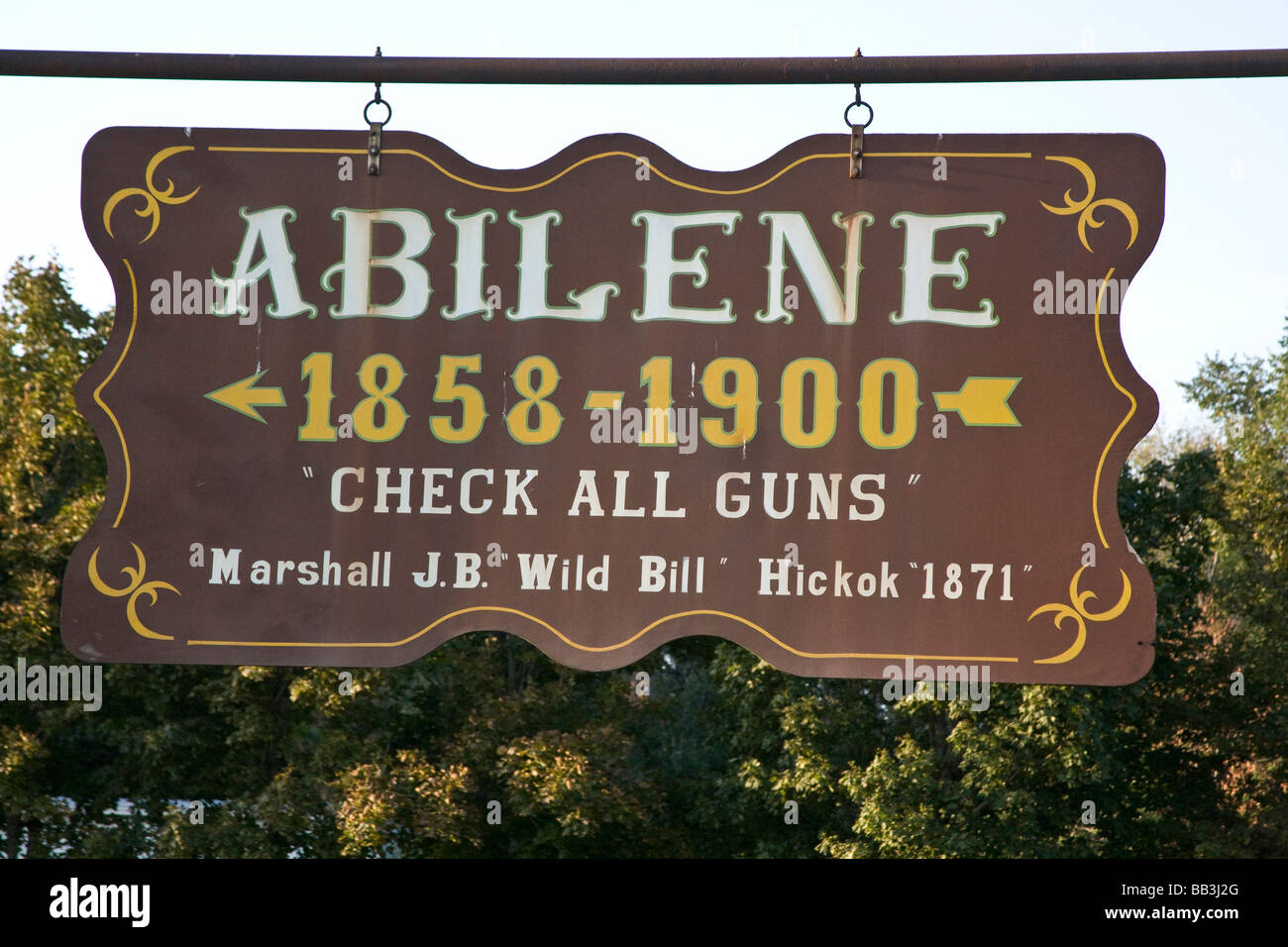 USA, Kansas, Abilene. Ein Zeichen zum Gedenken an das Leben von Wild Bill Hickok. Stockfoto