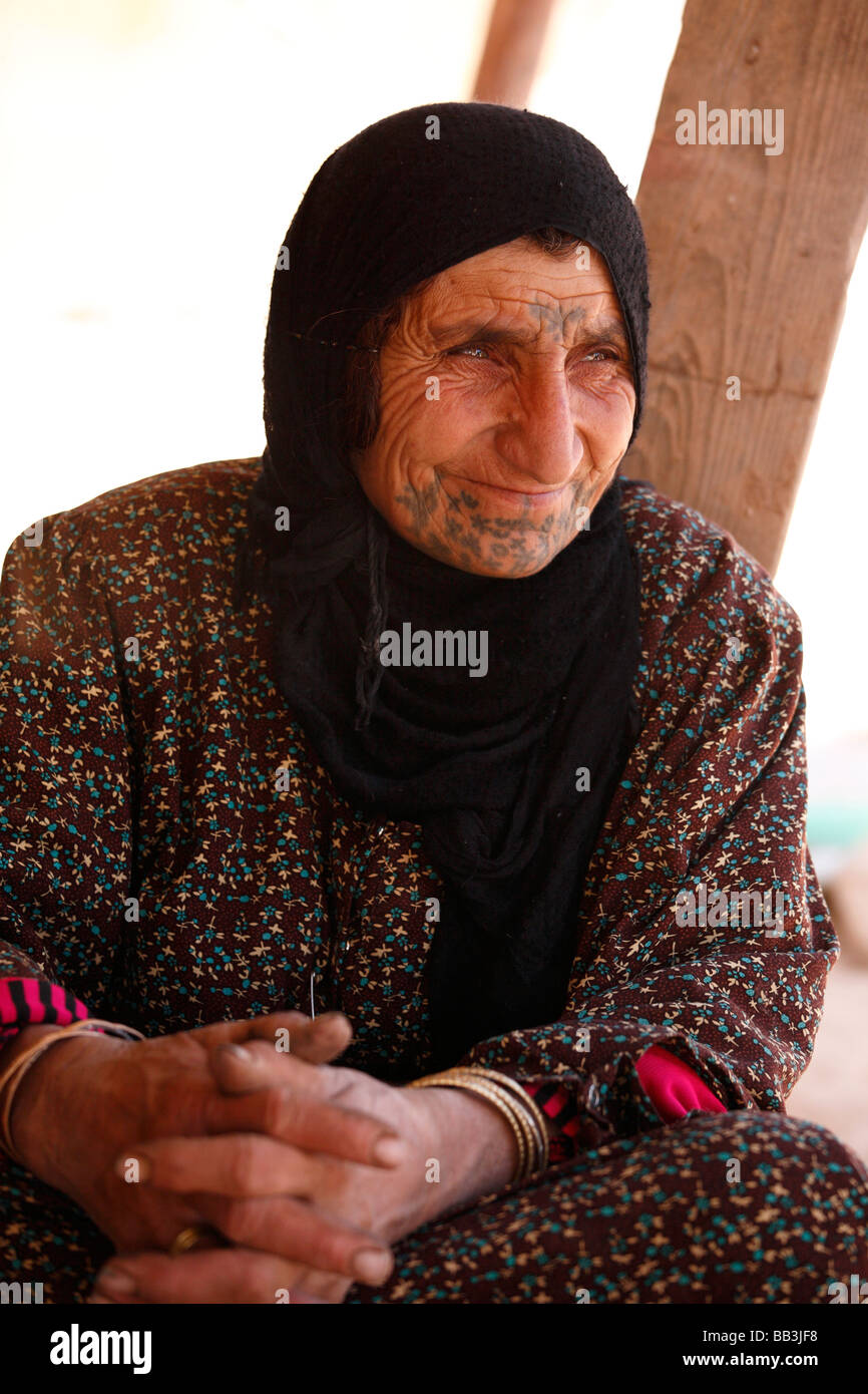 Beduinen-Frau mit Gesichts-Tatoos, Syrien Stockfoto