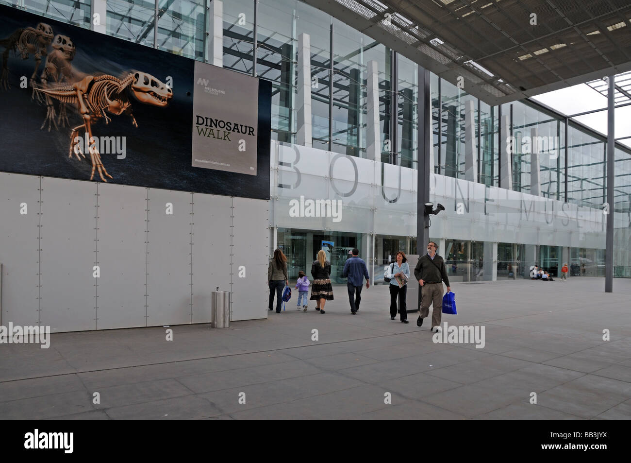 Äußere Haupteingang zum Melbourne Museum Australien This ist ein modernes Gebäude mit einer Ausstellung von Dinosaurier Stockfoto