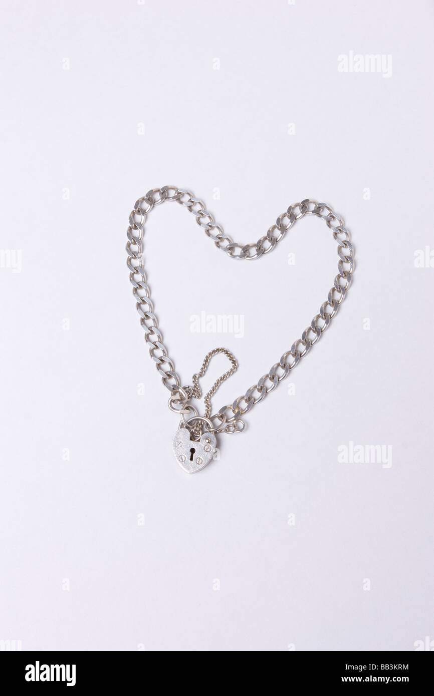 Vintage Silber Bettelarmband mit Herz geformt Sperre angeordnet in Herzform Stockfoto