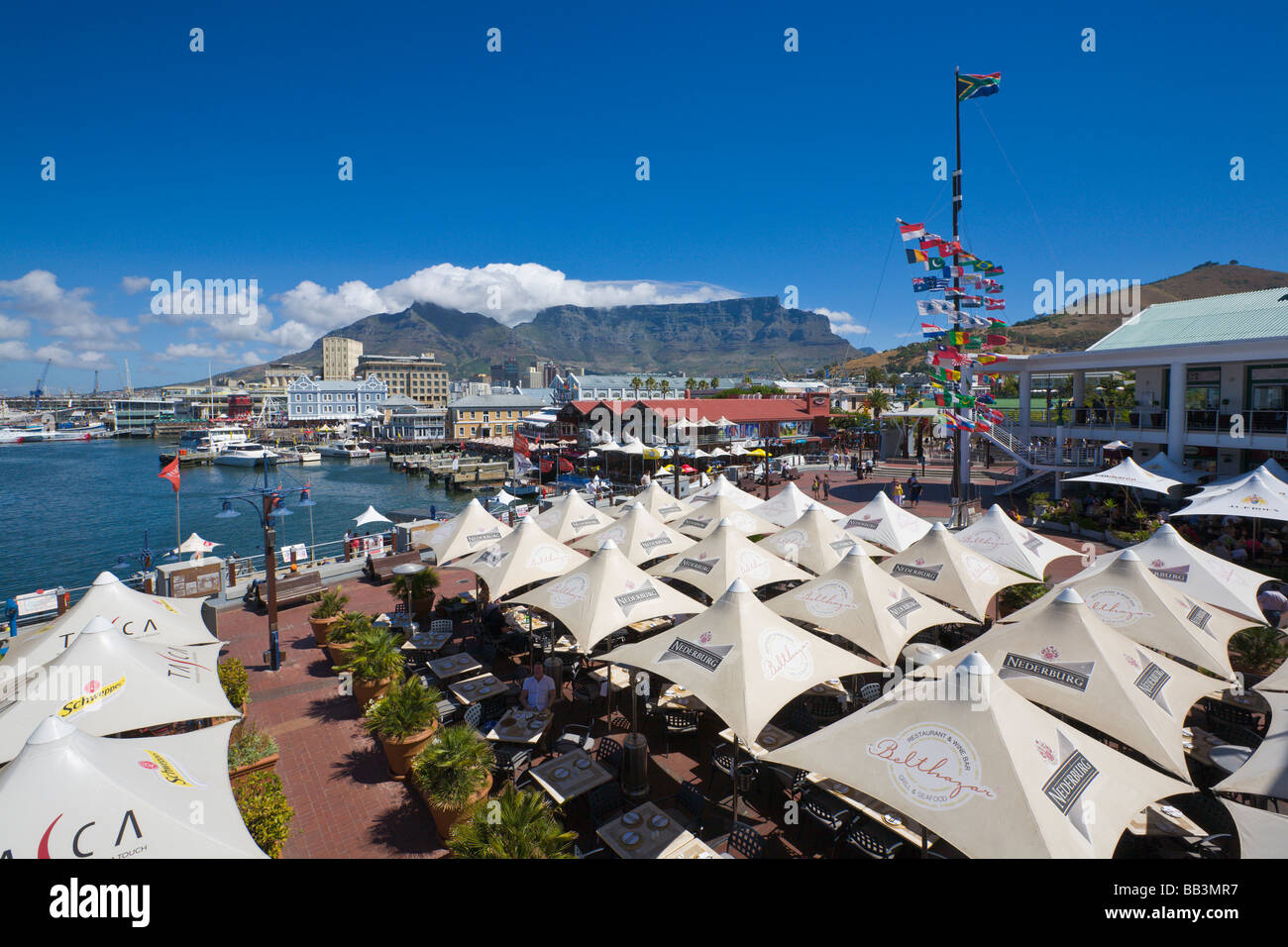 Restaurants und "Table Mountain", "V & A Waterfront", "Cape Town", "Südafrika" Stockfoto