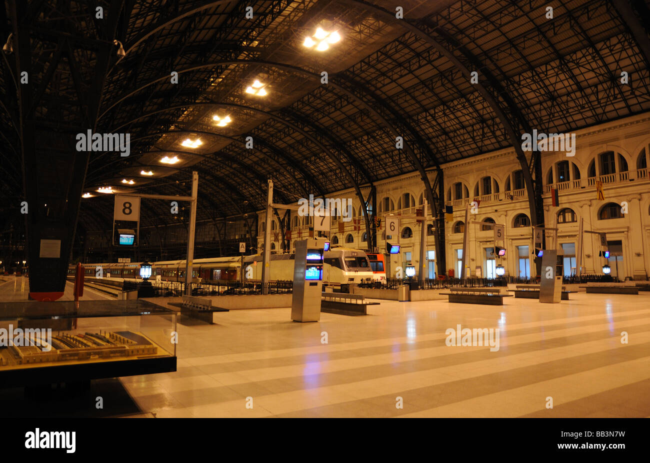 Zug Bahnhof Estacio de Francia in Barcelona, Spanien Stockfoto