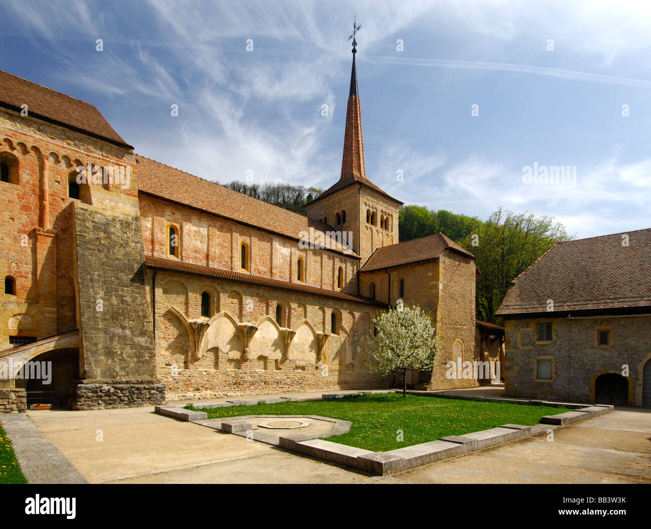 Stiftskirche der romanischen Abtei von Romainmotier, Kanton Waadt, Schweiz Stockfoto