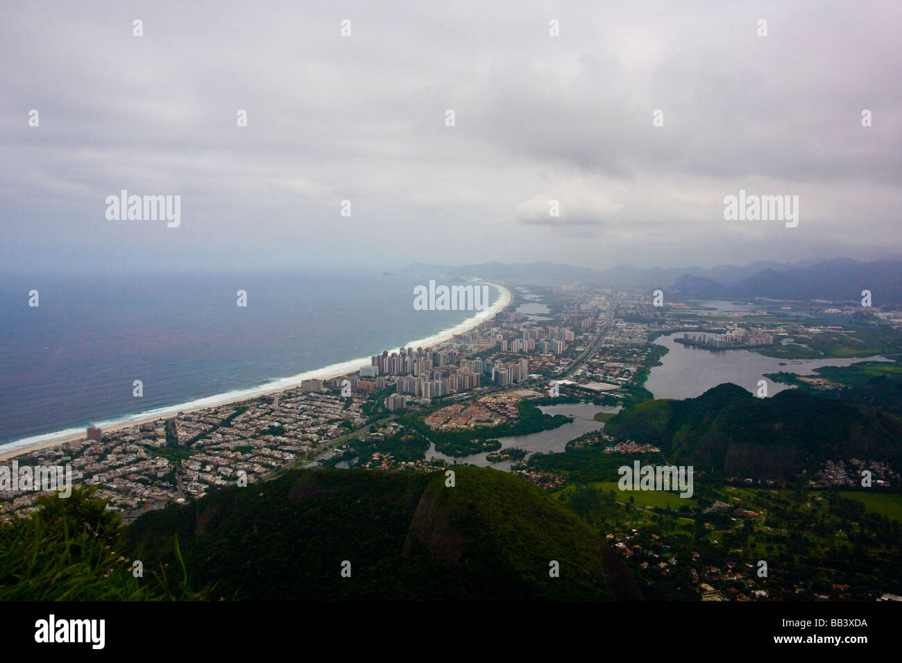 Luftaufnahme von Barra de Tijuca Bezirk in Rio De Janeiro, Brasilien. Stockfoto