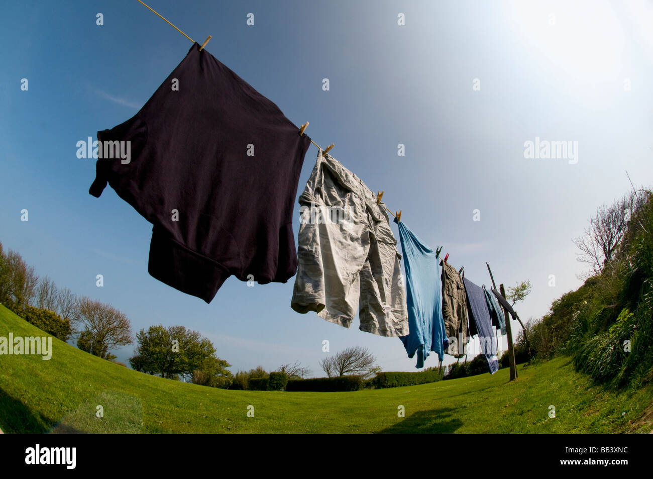 Wäsche trocknen auf Linie Stockfoto