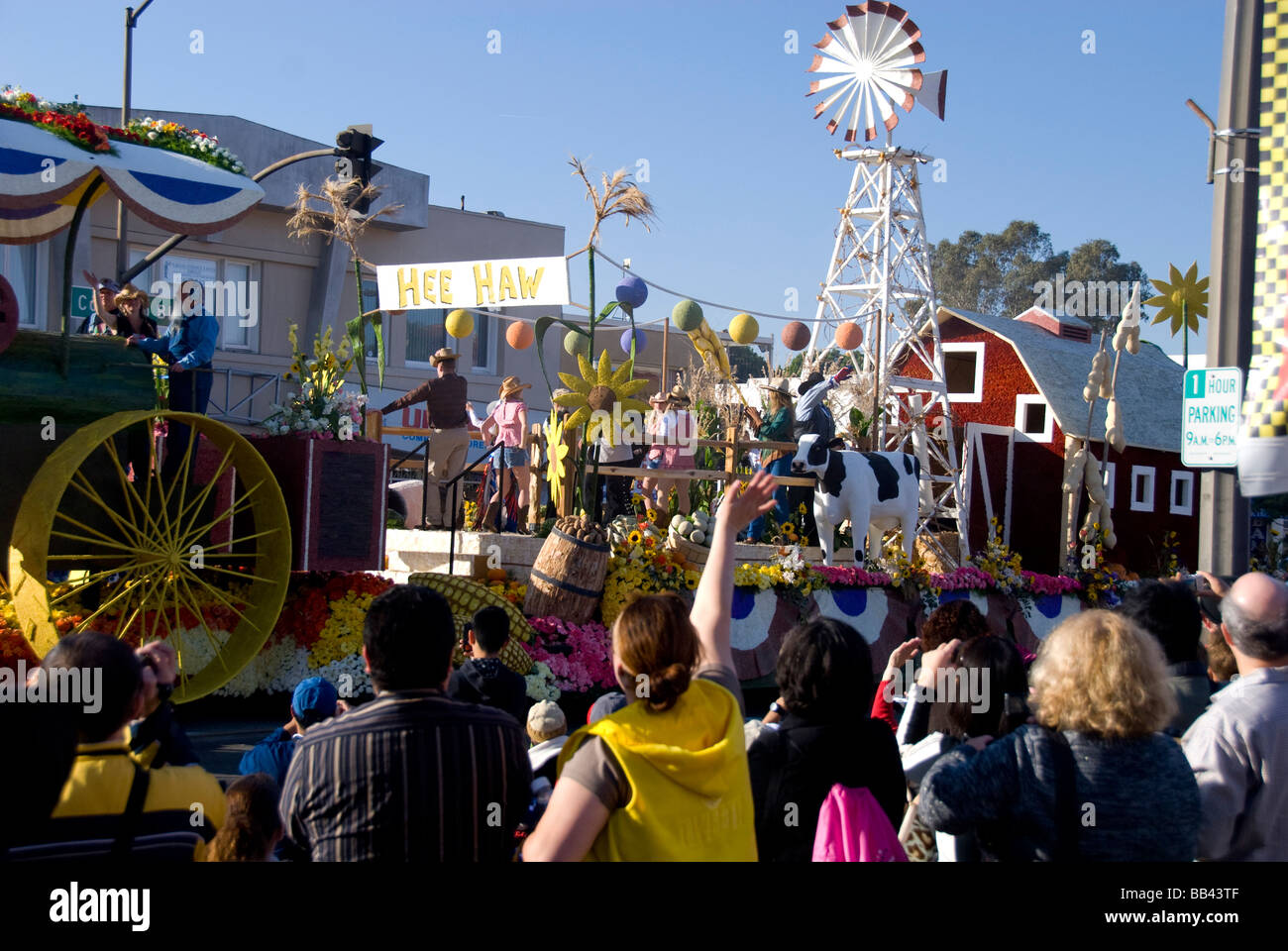 Kalifornien, Pasadena. 2009 Turnier der Rosen, Rose Parade. RFD-TV Hee Haw - Phoenix Dekoration Unternehmen. Stockfoto