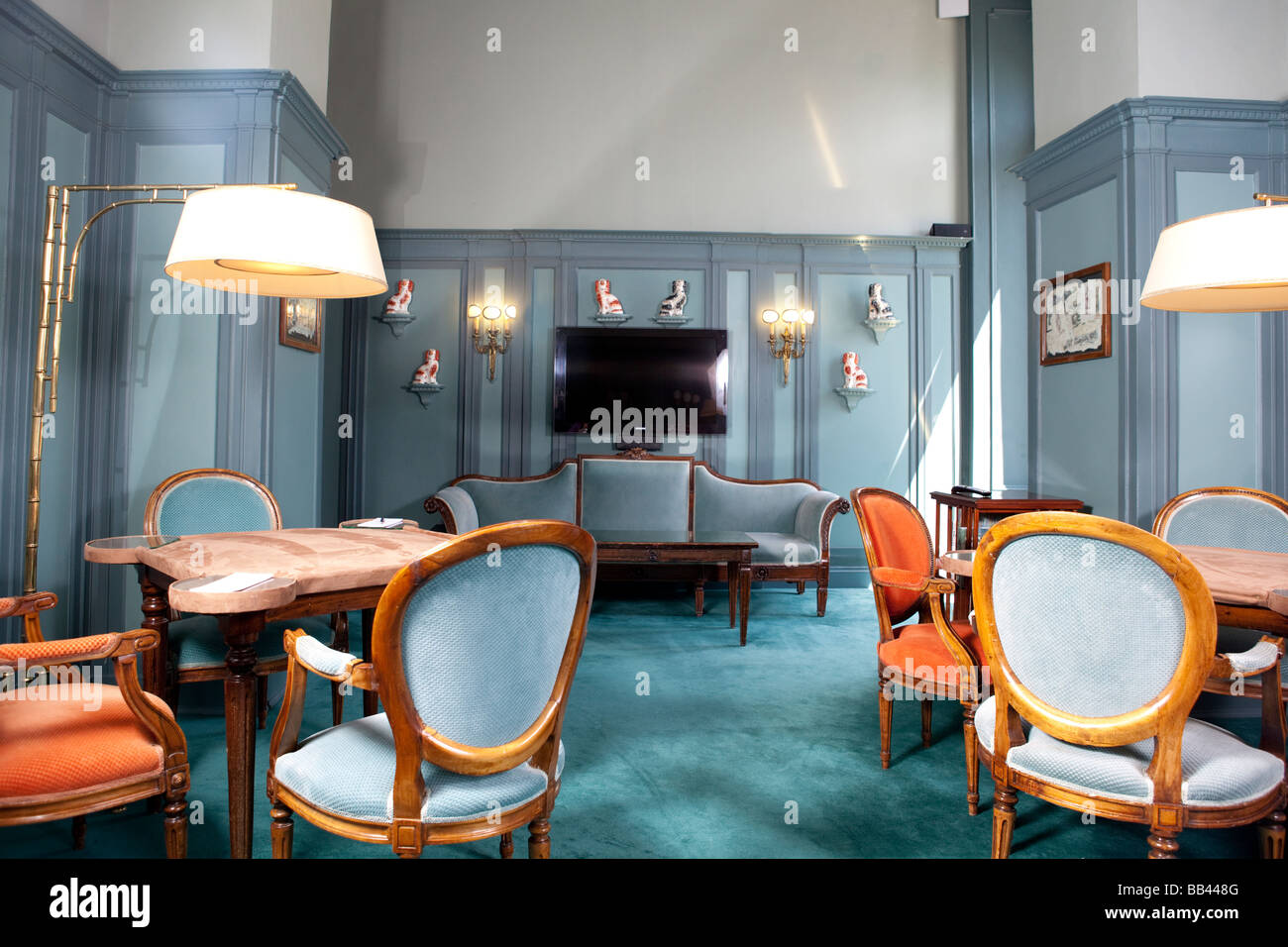 Fernsehen und ein Spielzimmer: Blaues Zimmer in der Villa d ' Este Luxus Hotel in Cernobbio, Comer See Stockfoto